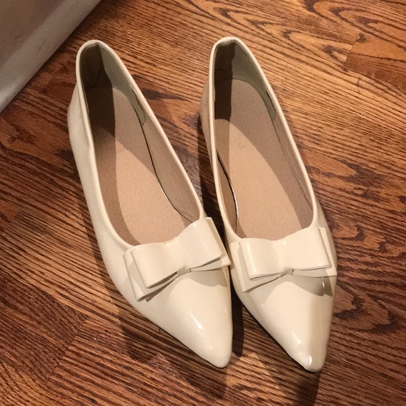 Shoes - 💞 Cream Flats with Bows 💞